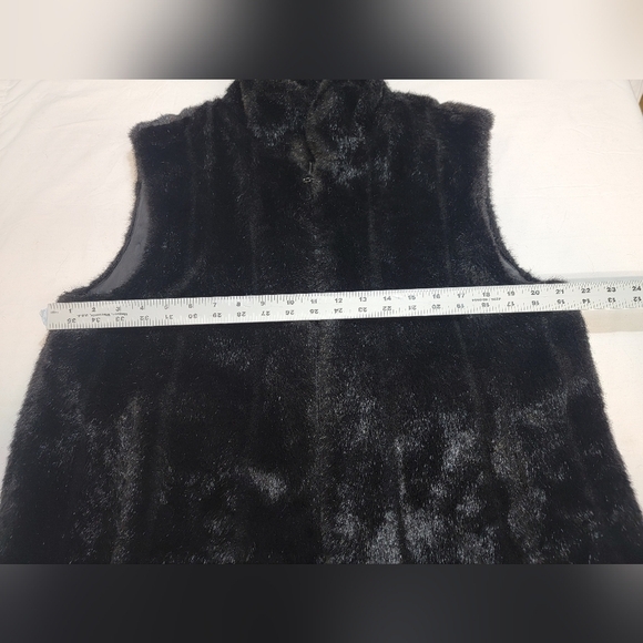 Reversible Black Faux Fur Vest Unbranded M/L Zipper closure slit pockets - Picture 8 of 9
